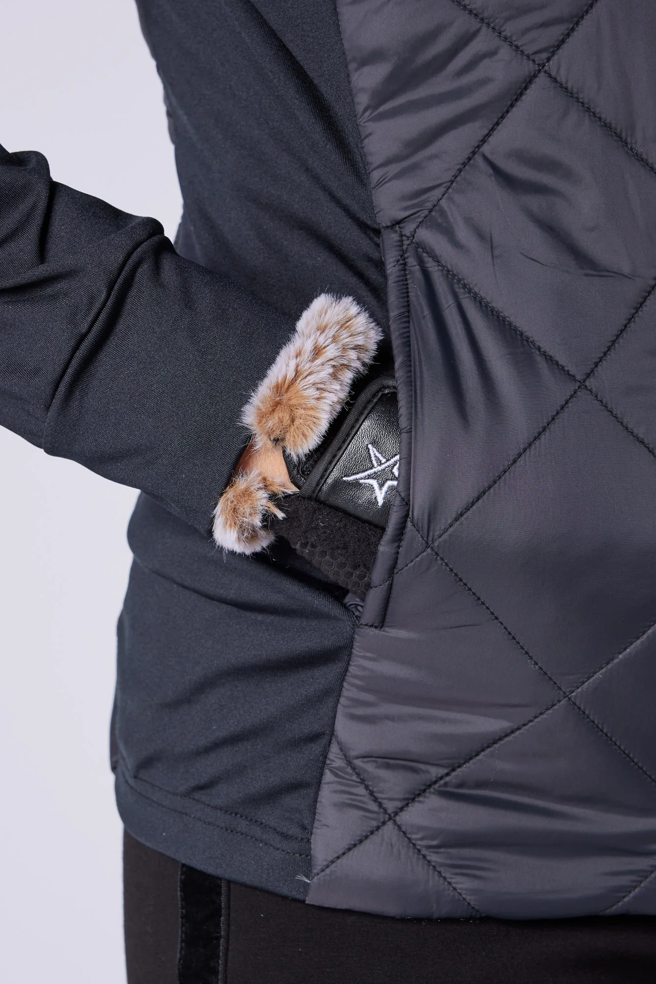 Iris Active Jacket Pitch Black - Image 3