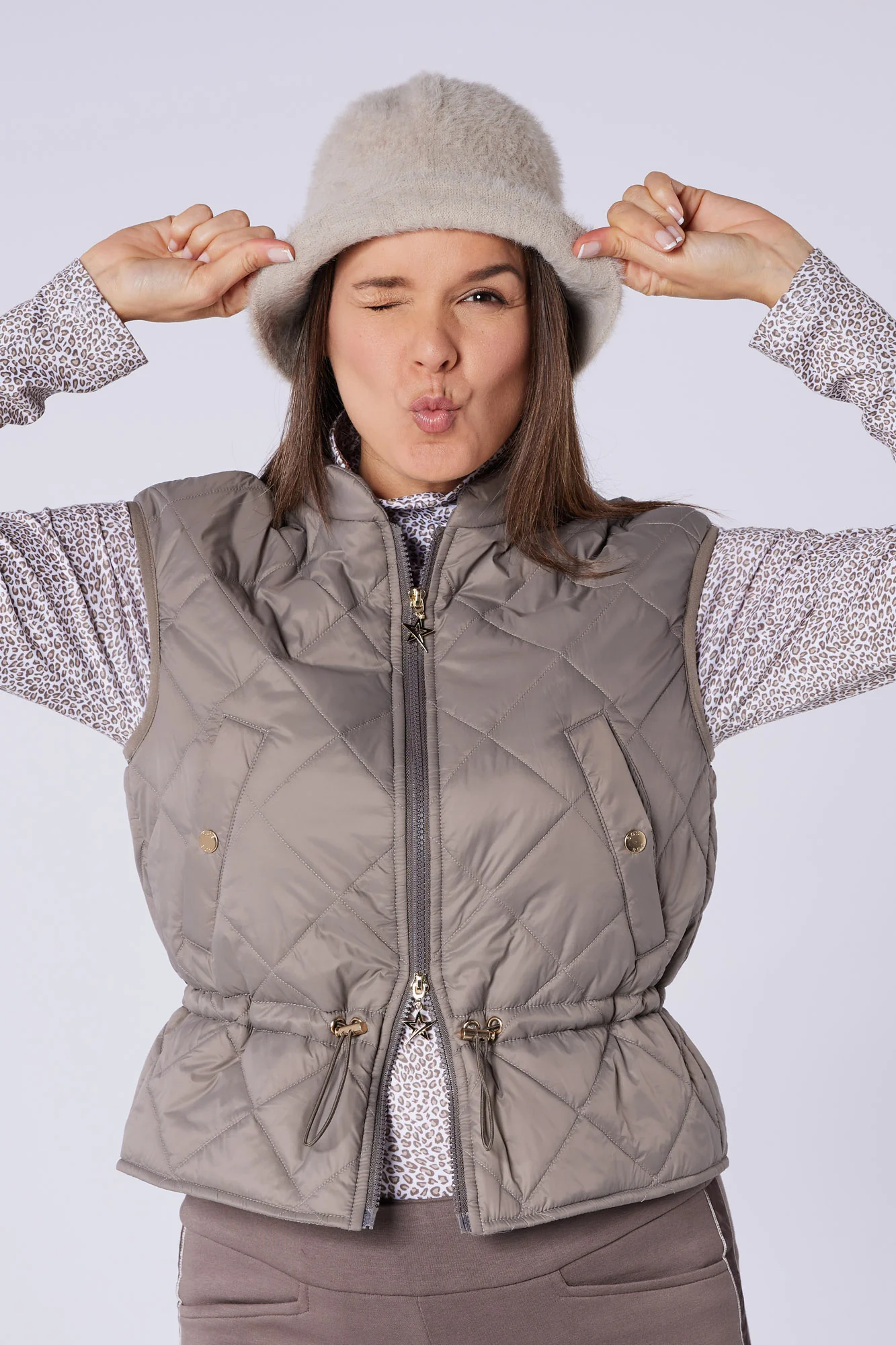 Pearl Active Vest Walnut Whip - Image 3